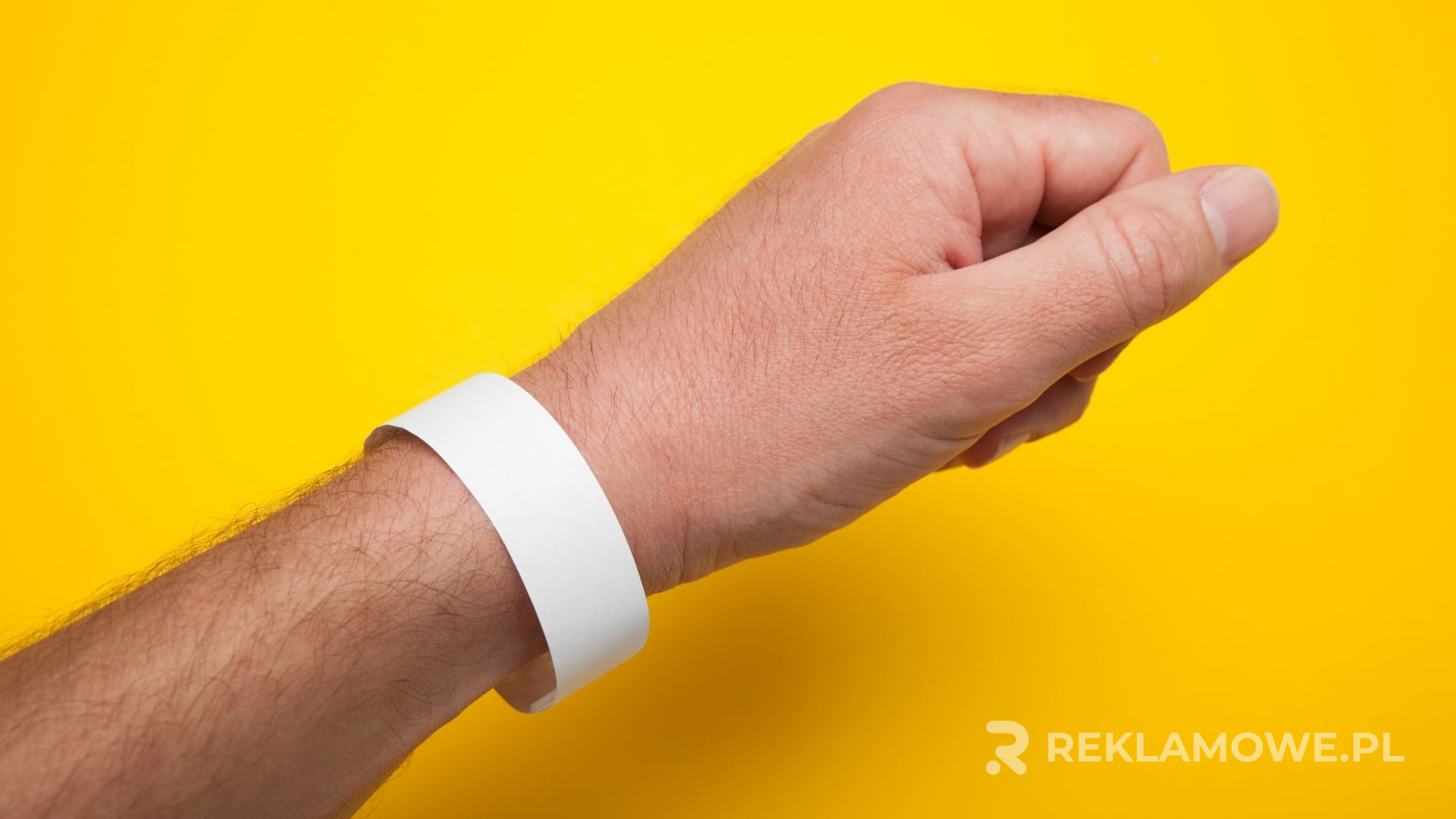 Opaski Reklamowe – Skuteczne Narzędzie Marketingowe Kolorowa opaska reklamowa jako narzędzie marketingowe
