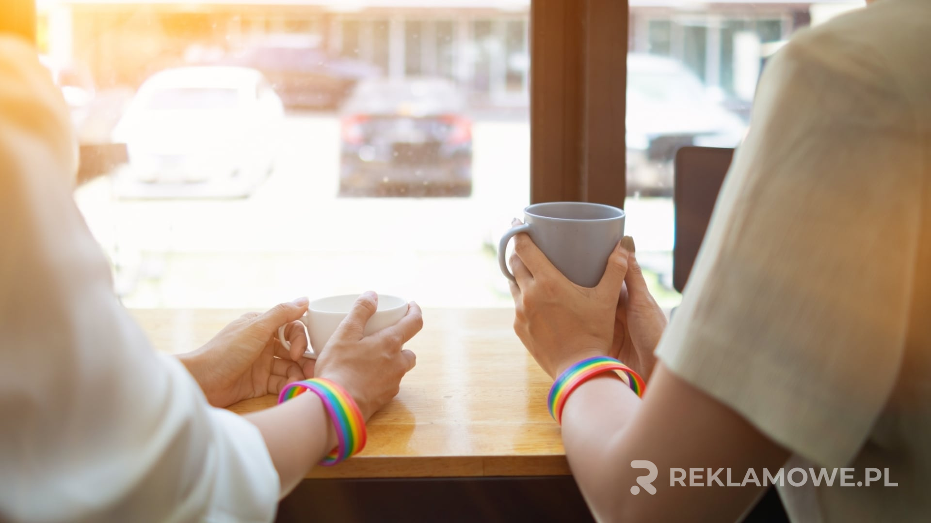 Jak opaski reklamowe wpływają na wizerunek marki Opaska reklamowa promująca markę